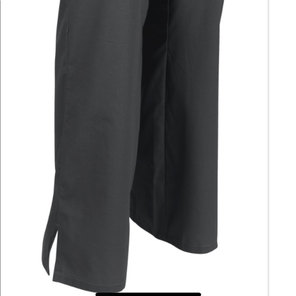 Gray matching scrubs - Picture 7 of 7